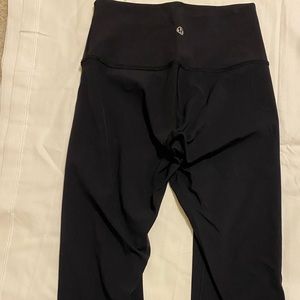 LULULEMON Capris (Size 2)